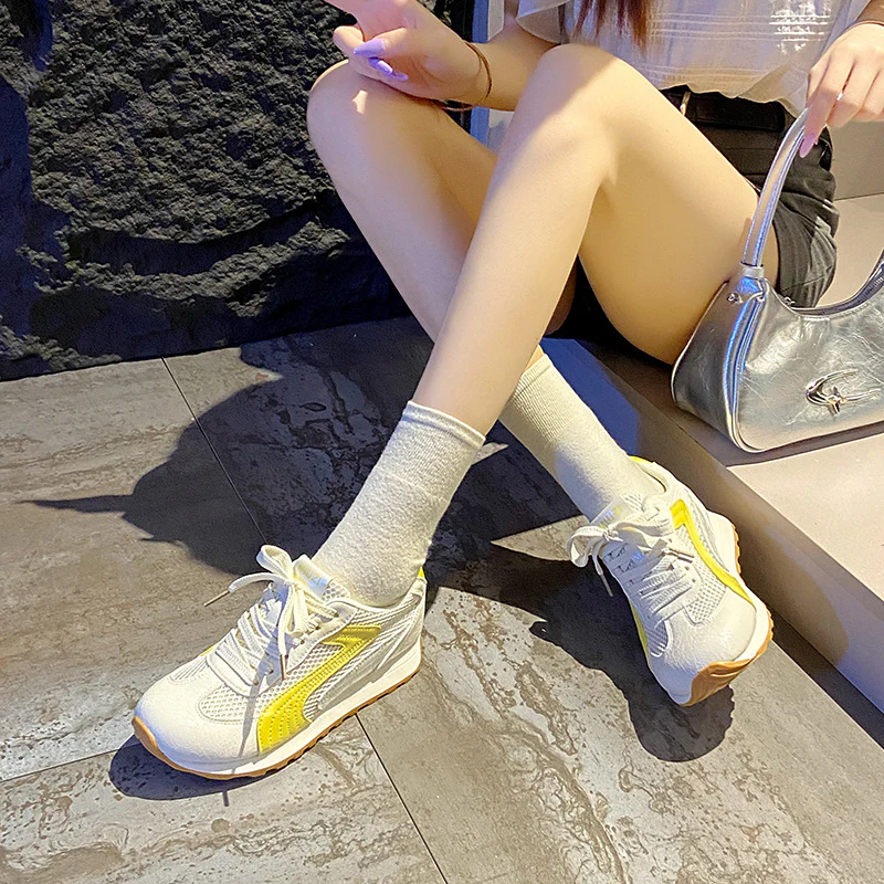 Damen Sportliche Sneakers mit atmungsaktiver Mesh-Oberfläche und reflektierenden Akzenten Heidi Mode - Image 3