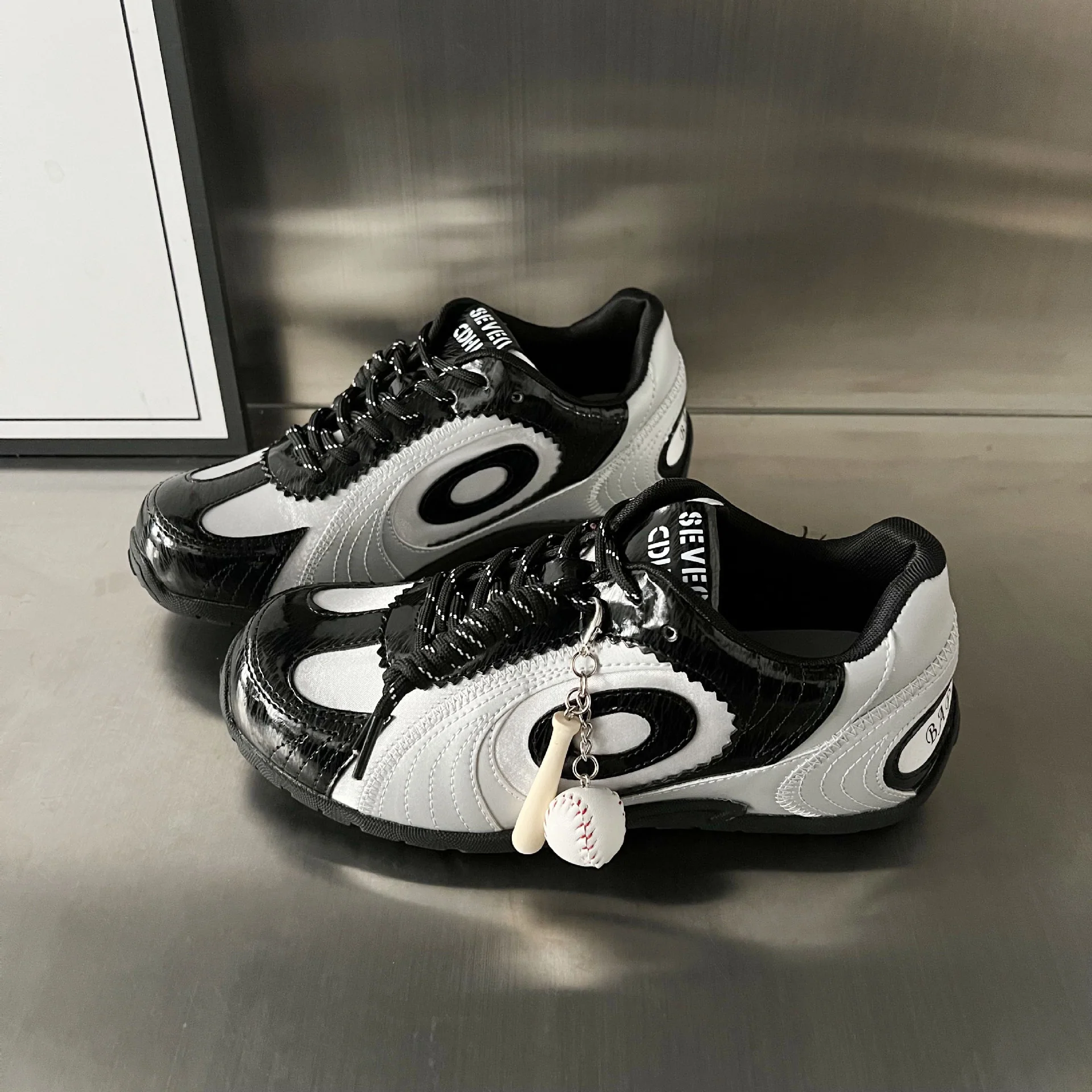 Damen Sportliche Sneakers mit atmungsaktiver Mesh-Oberfläche und trendigem Design Heidi Mode - Image 2