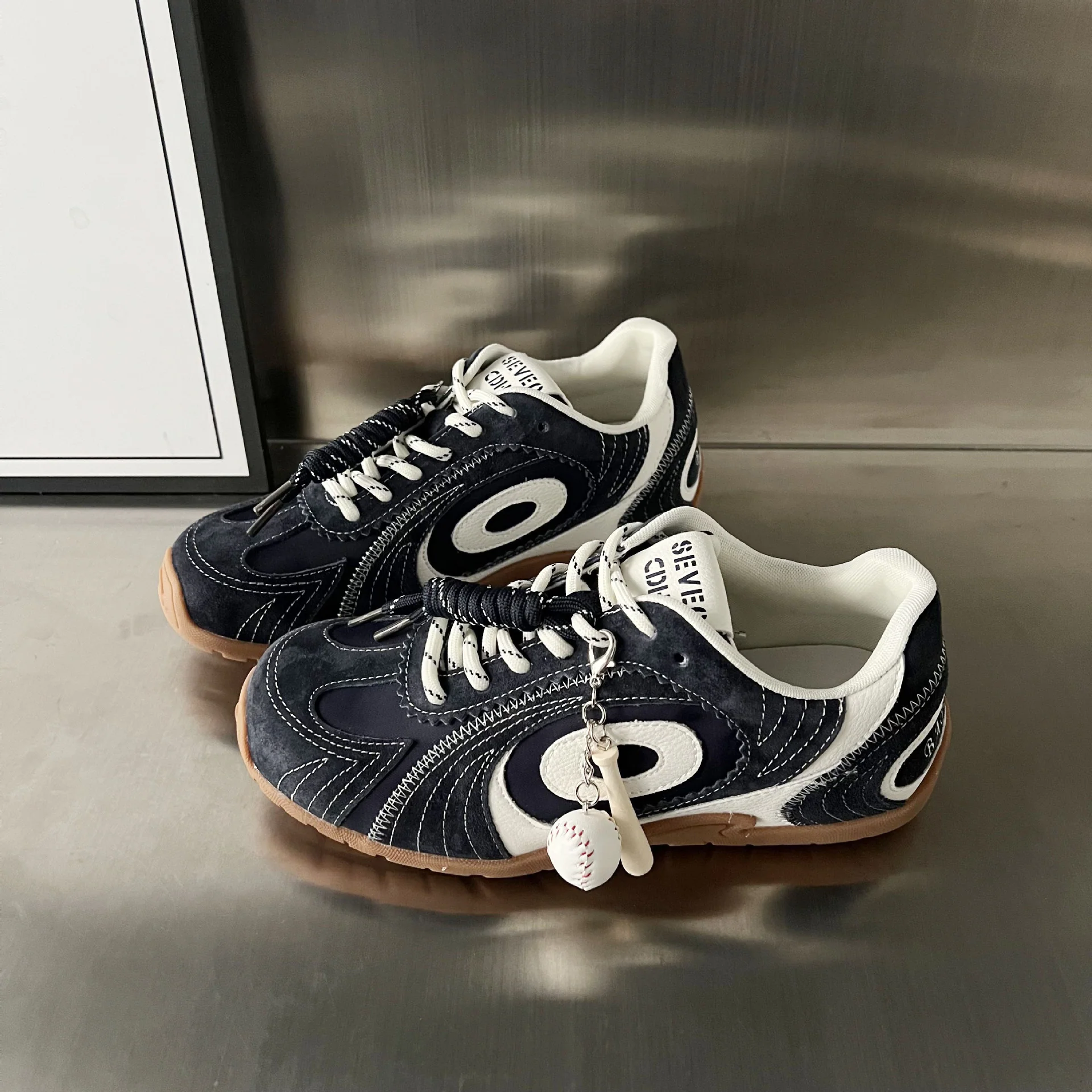 Damen Sportliche Sneakers mit atmungsaktiver Mesh-Oberfläche und trendigem Design Heidi Mode - Image 3