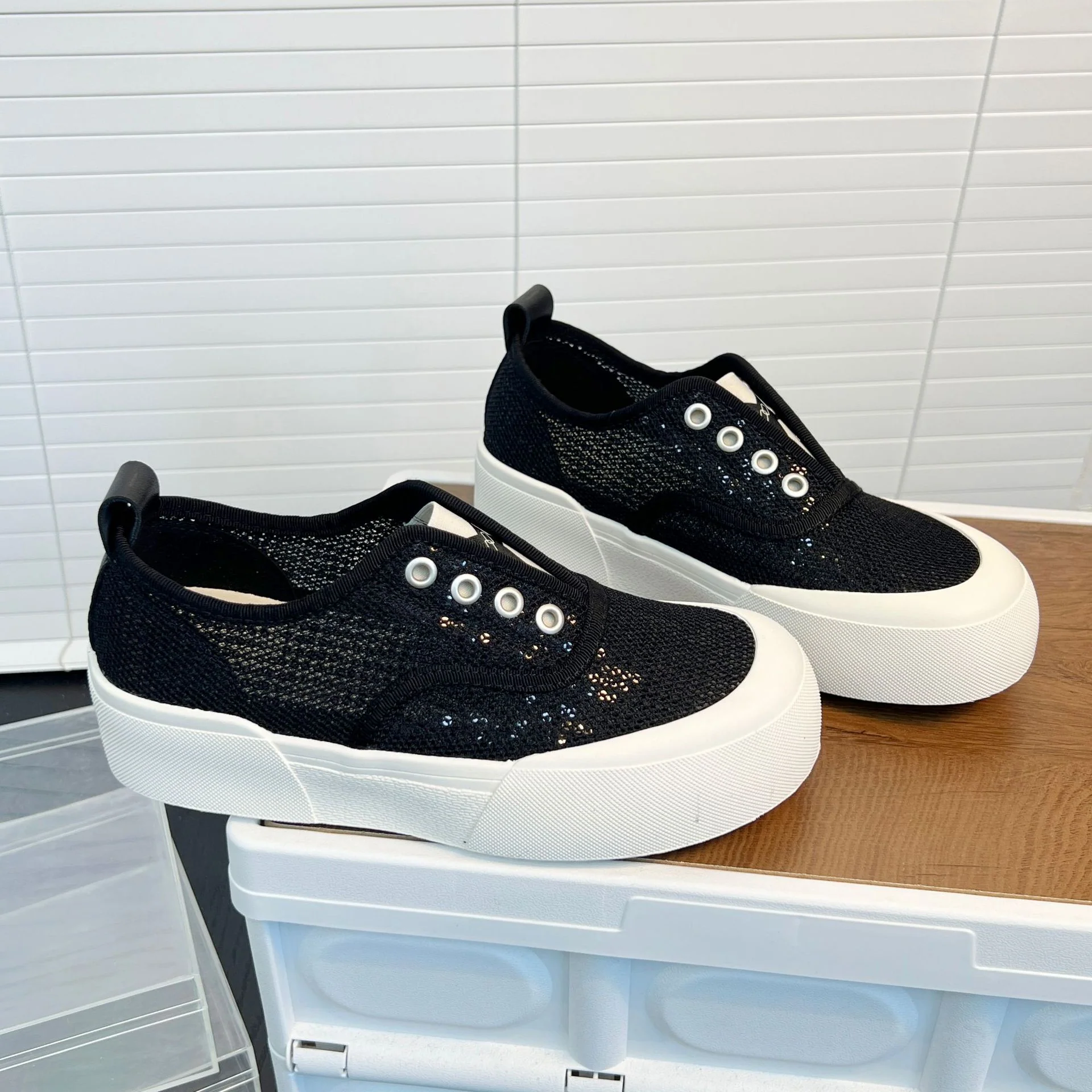 Damen Sportliche Sneakers mit atmungsaktiver Netzstruktur und trendigem Glitzerdesign Heidi Mode - Image 5