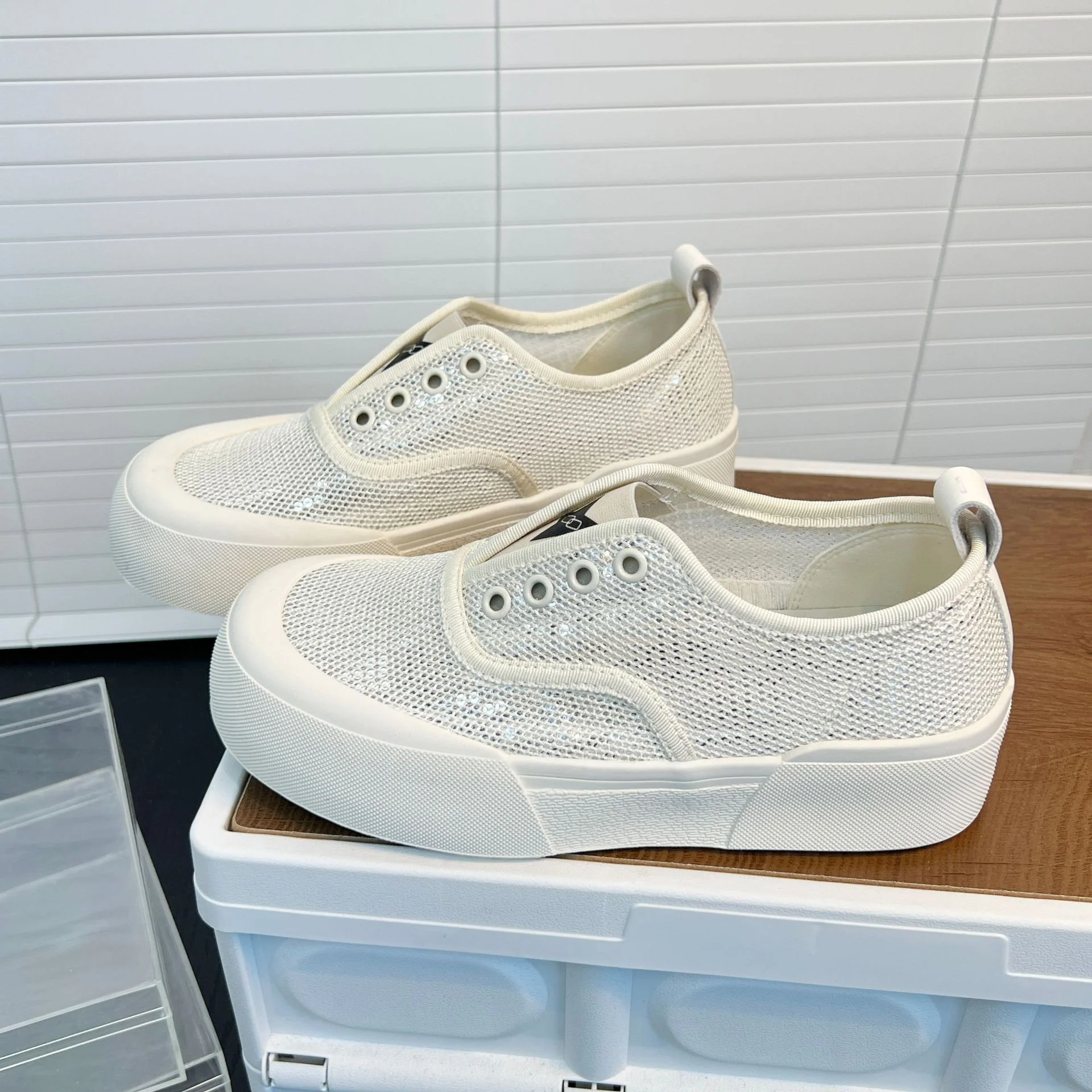 Damen Sportliche Sneakers mit atmungsaktiver Netzstruktur und trendigem Glitzerdesign Heidi Mode - Image 6