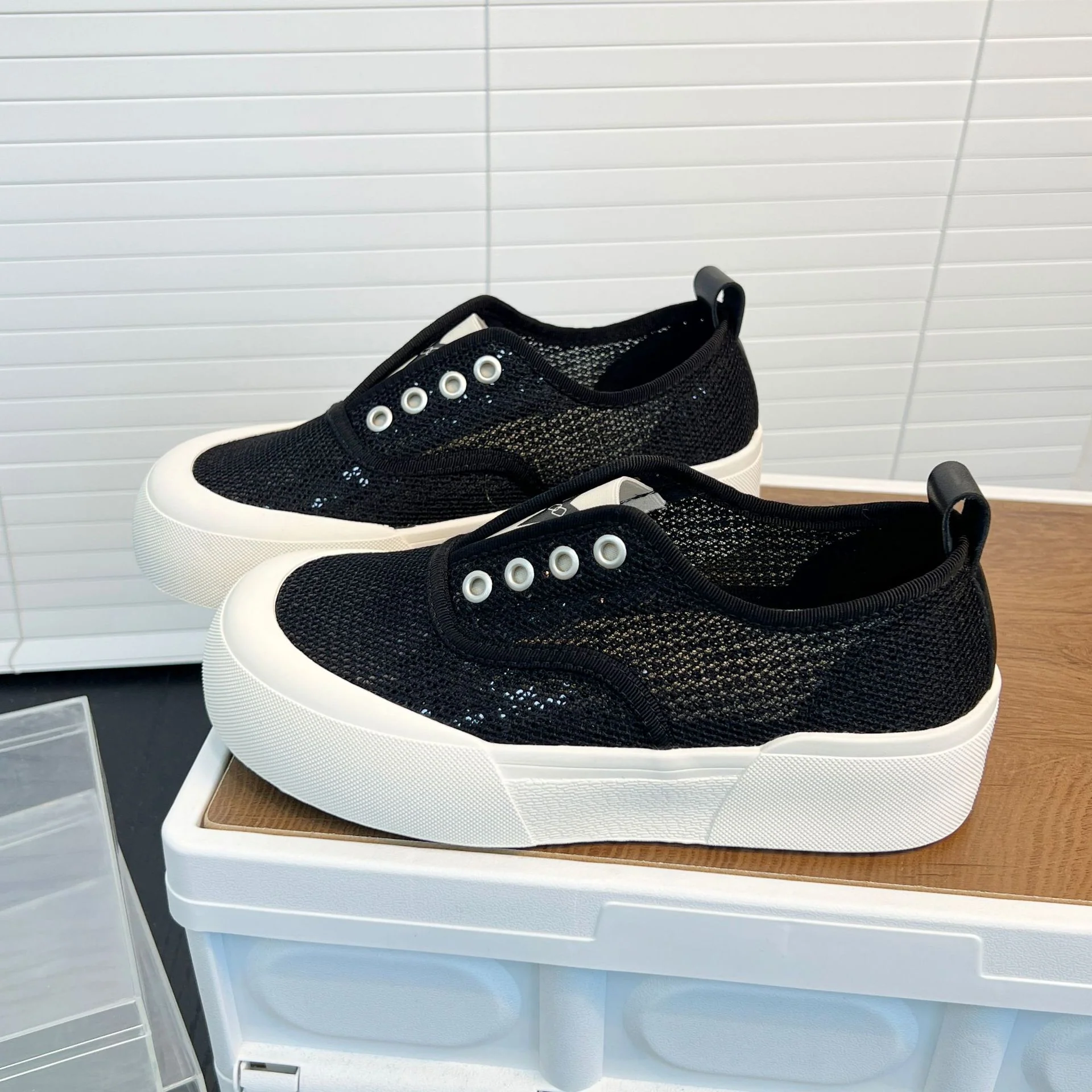 Damen Sportliche Sneakers mit atmungsaktiver Netzstruktur und trendigem Glitzerdesign Heidi Mode - Image 7