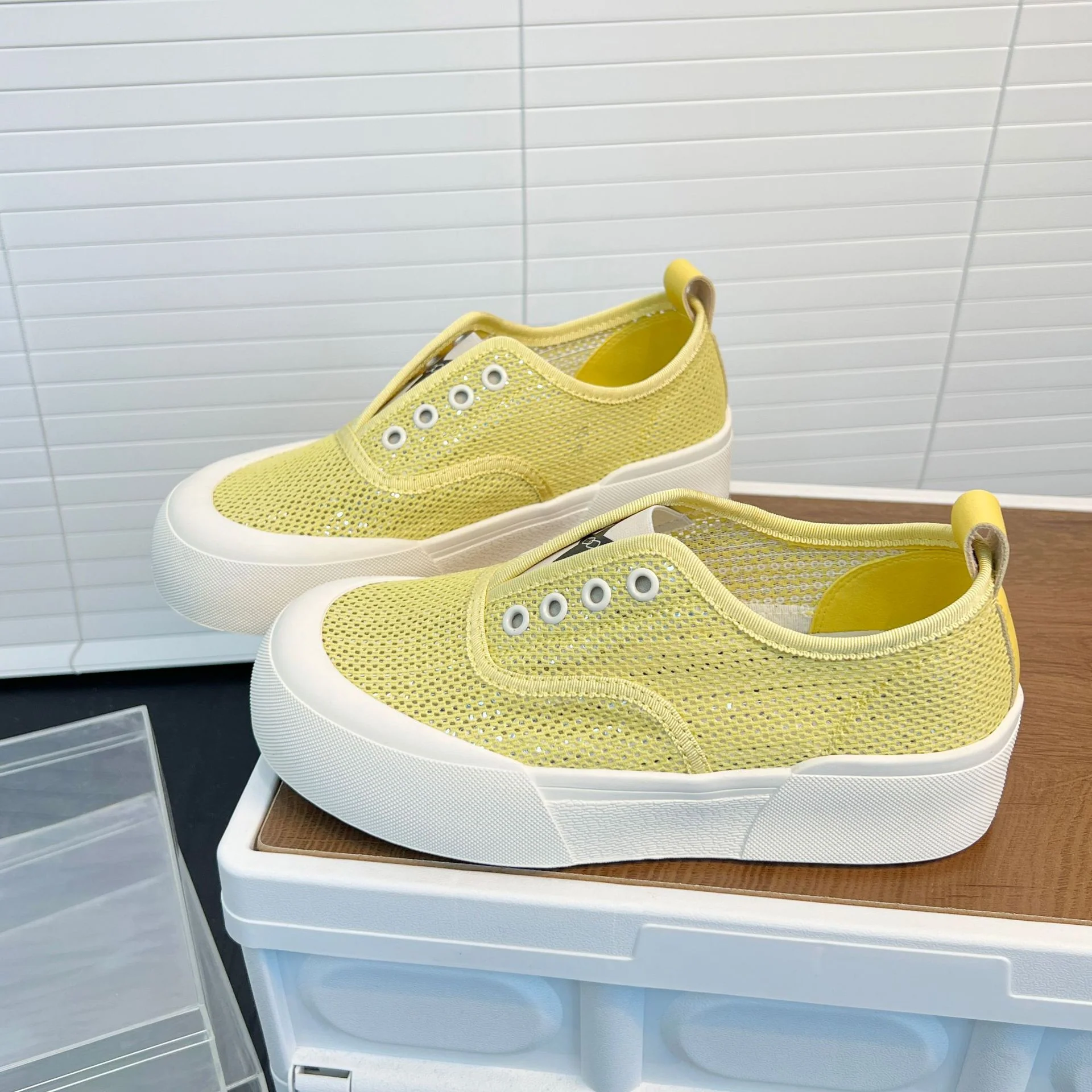 Damen Sportliche Sneakers mit atmungsaktiver Netzstruktur und trendigem Glitzerdesign Heidi Mode - Image 8