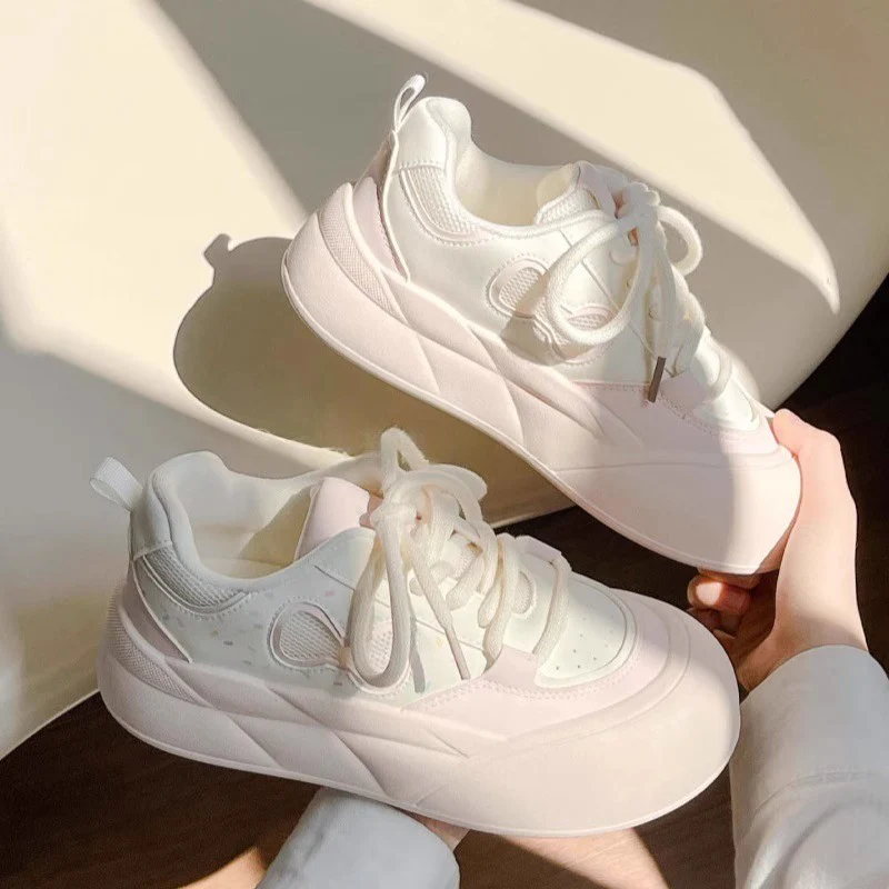 Damen Sportliche Sneakers mit atmungsaktiver Oberflächenstruktur und dämpfender Sohle Heidi Mode - Image 2