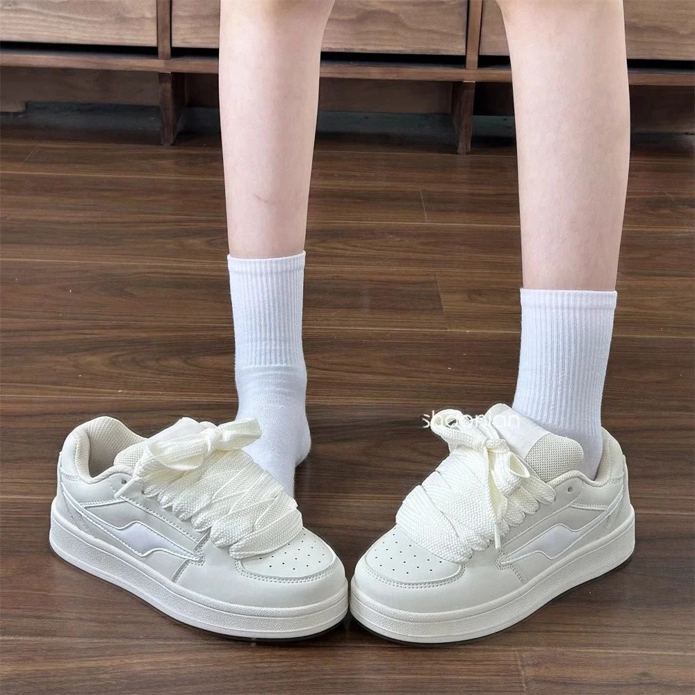 Damen Sportliche Sneakers mit atmungsaktiver Oberflächenstruktur und stabiler Dämpfung Heidi Mode - Image 4
