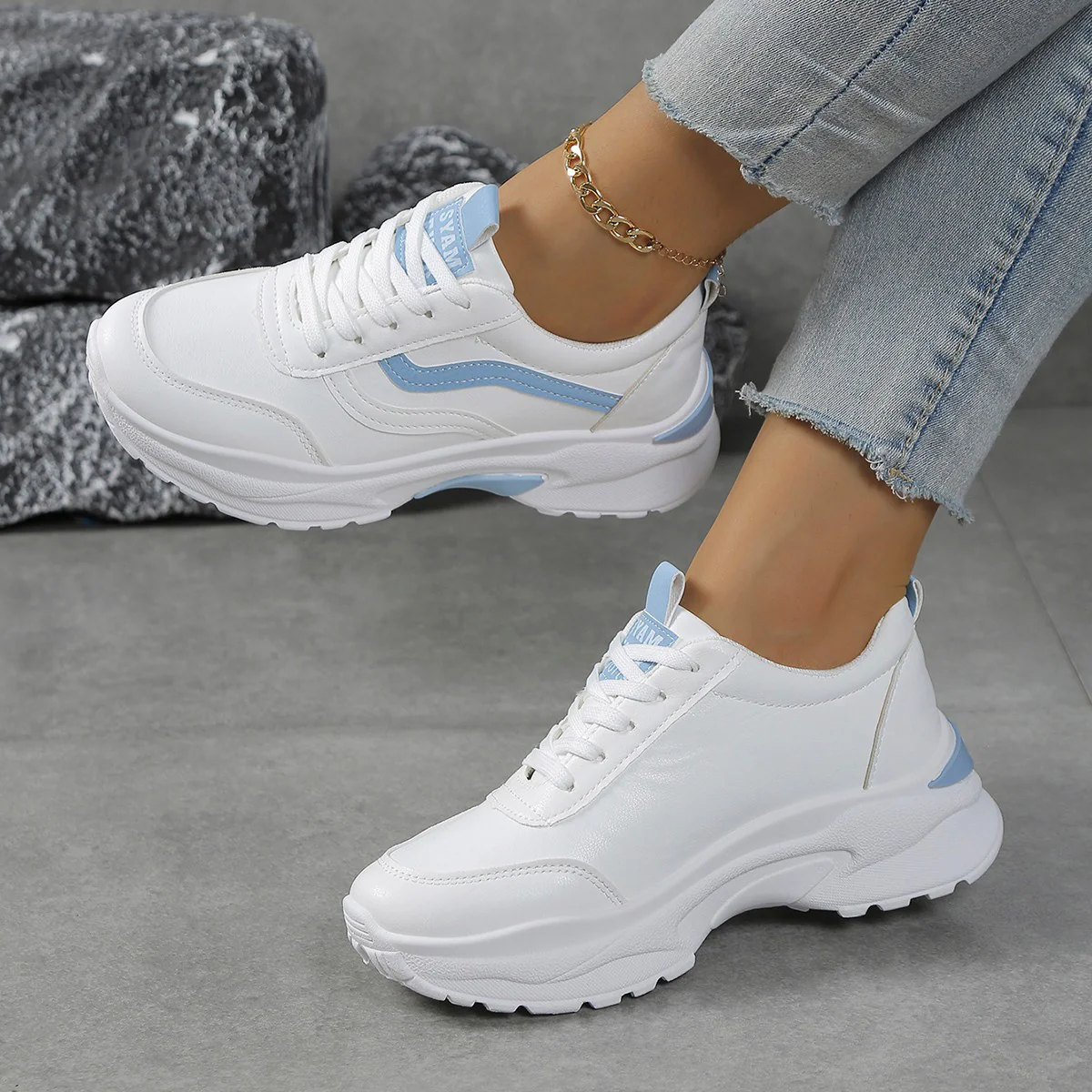 Damen Sportliche Sneakers mit atmungsaktiver Oberflächenstruktur und trendigem Dämpfungssystem Heidi Mode - Image 3