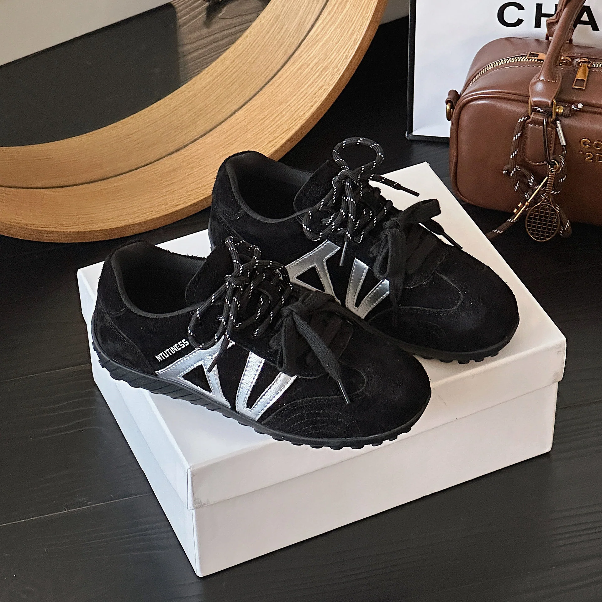 Damen Sportliche Sneakers mit atmungsaktiver Obermaterialkombination und rutschfester Laufsohle Heidi Mode - Image 6