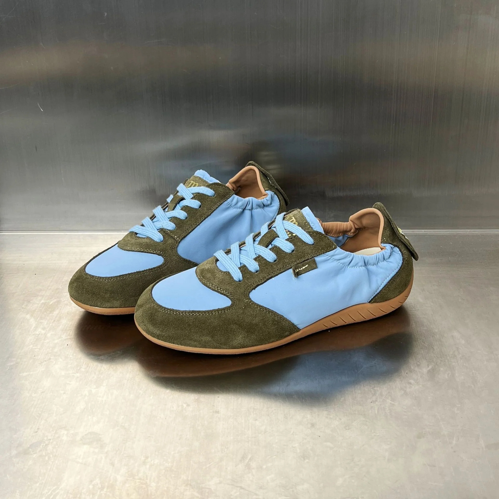 Damen Sportliche Sneakers mit atmungsaktiver Obermaterialkombination und rutschfester Sohle Heidi Mode - Image 2
