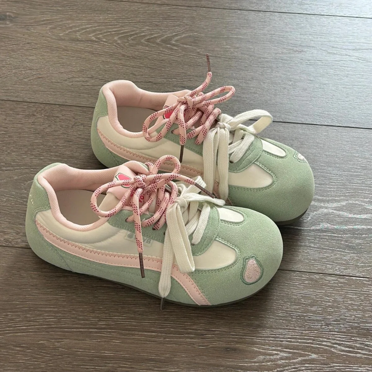 Damen Sportliche Sneakers mit auffälligem Design und bequemer Dämpfung Heidi Mode - Image 3