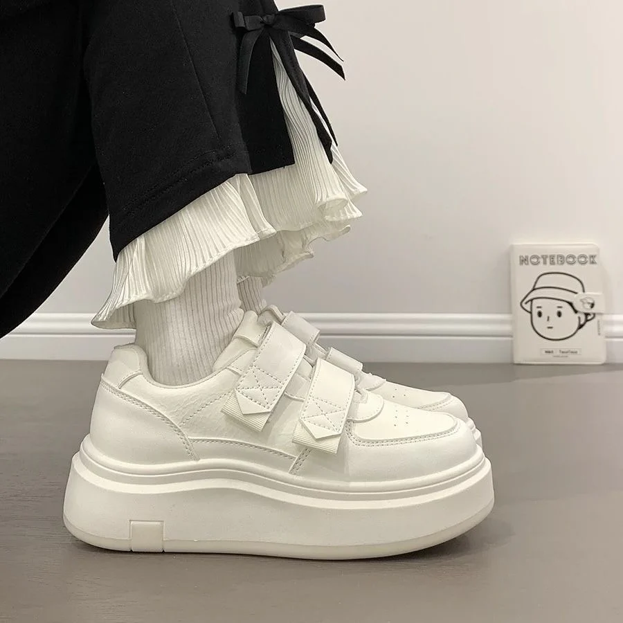 Damen Sportliche Sneakers mit breiter Sohle und elegantem Klettverschluss Heidi Mode - Image 6