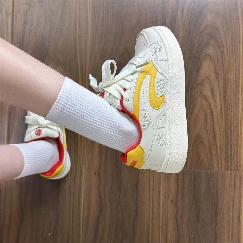 Damen Sportliche Sneakers mit buntem Akzent und atmungsaktiver Obermaterialstruktur Heidi Mode - Image 3