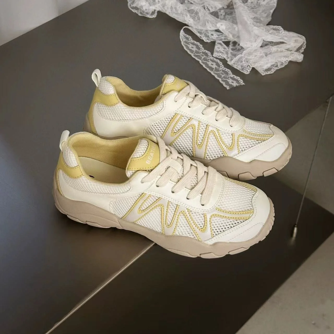 Damen Sportliche Sneakers mit dämpfendem Komfort und atmungsaktiver Konstruktion Heidi Mode - Image 12