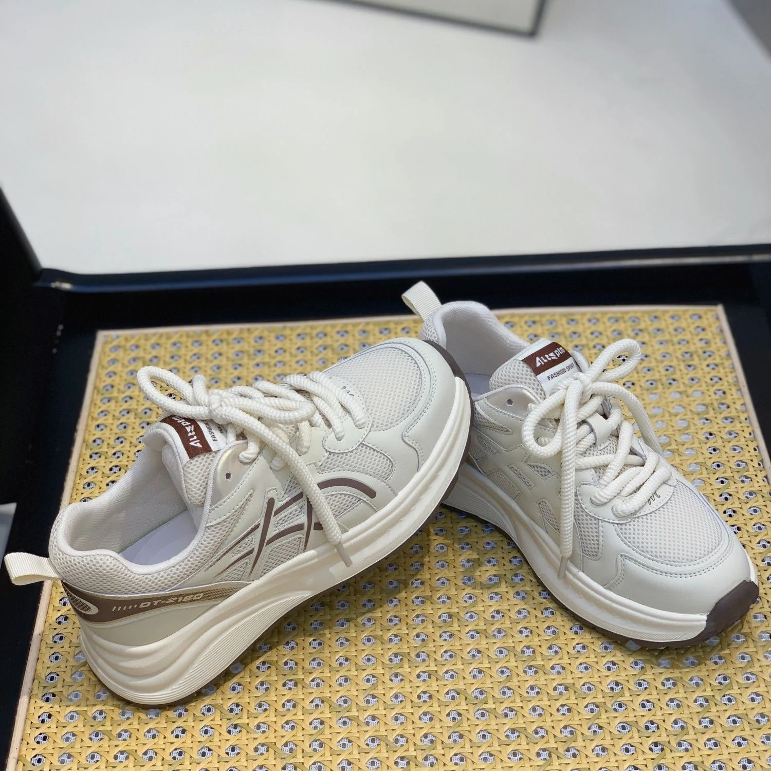 Damen Sportliche Sneakers mit dämpfendem Komfort und atmungsaktiver Konstruktion Heidi Mode - Image 3