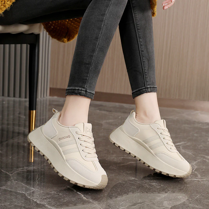 Damen Sportliche Sneakers mit dämpfendem Profil und atmungsaktiver Mesh-Oberfläche Heidi Mode - Image 3