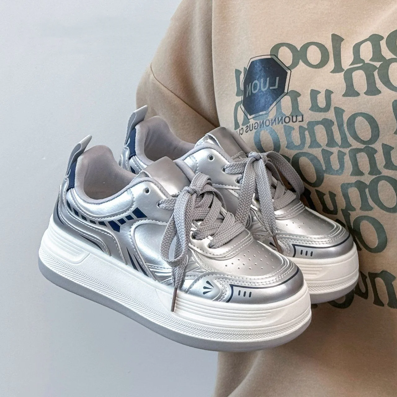 Damen Sportliche Sneakers mit dämpfender Sohle und atmungsaktivem Obermaterial Heidi Mode - Image 4