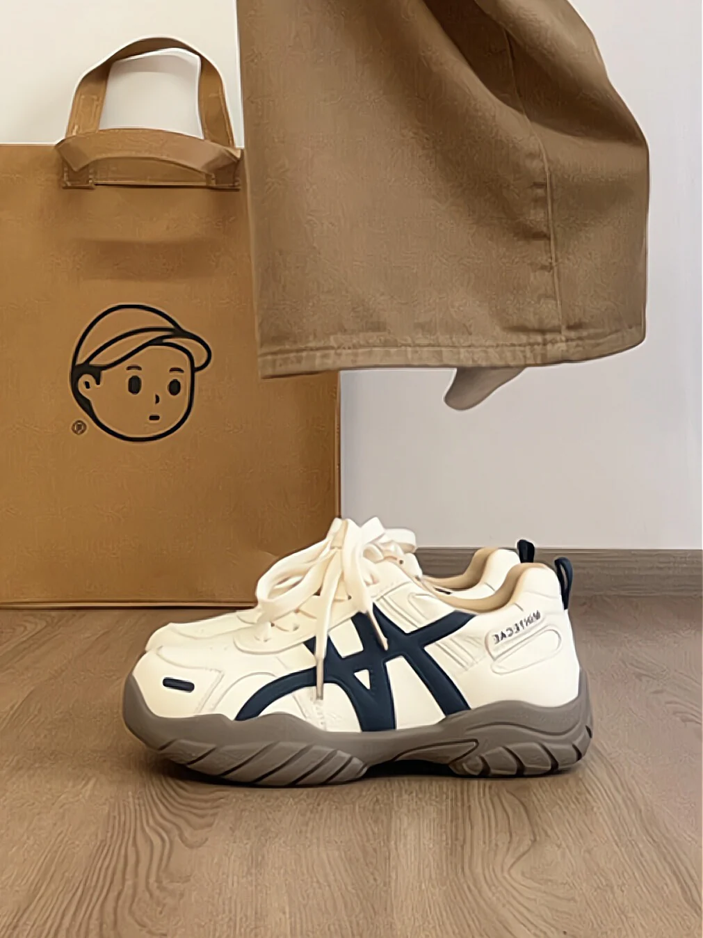 Damen Sportliche Sneakers mit dämpfender Sohle und flexiblem Obermaterial Heidi Mode - Image 6