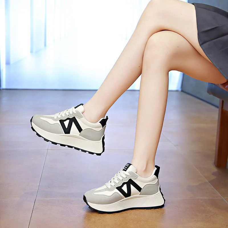 Damen Sportliche Sneakers mit dämpfender Sohle von Heidi Mode - Image 4