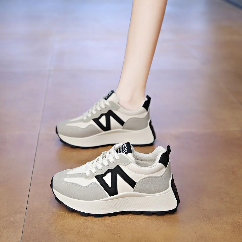 Damen Sportliche Sneakers mit dämpfender Sohle von Heidi Mode - Image 6