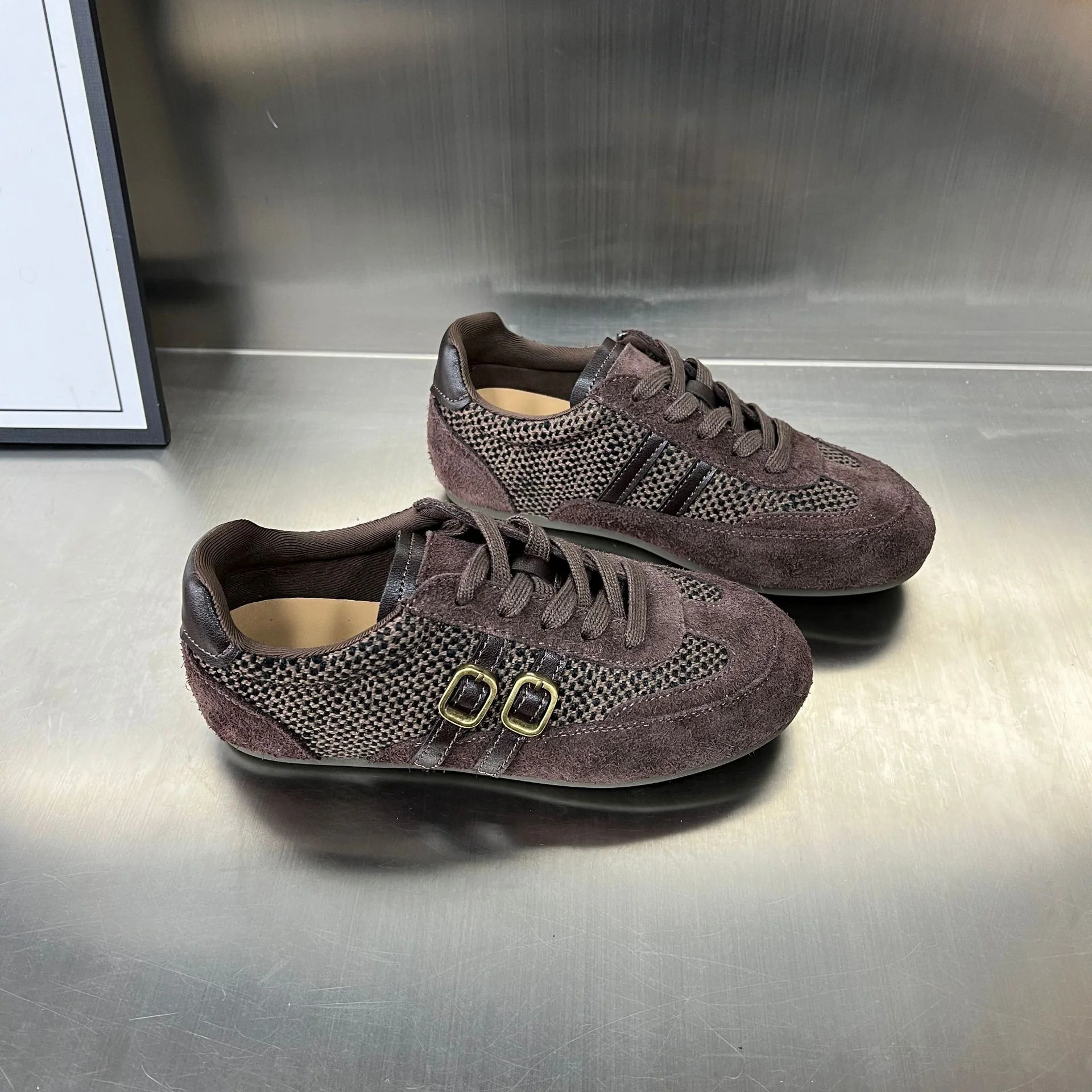 Damen Sportliche Sneakers mit elegantem Geflecht und modischem Schnallenverschluss Heidi Mode - Image 5