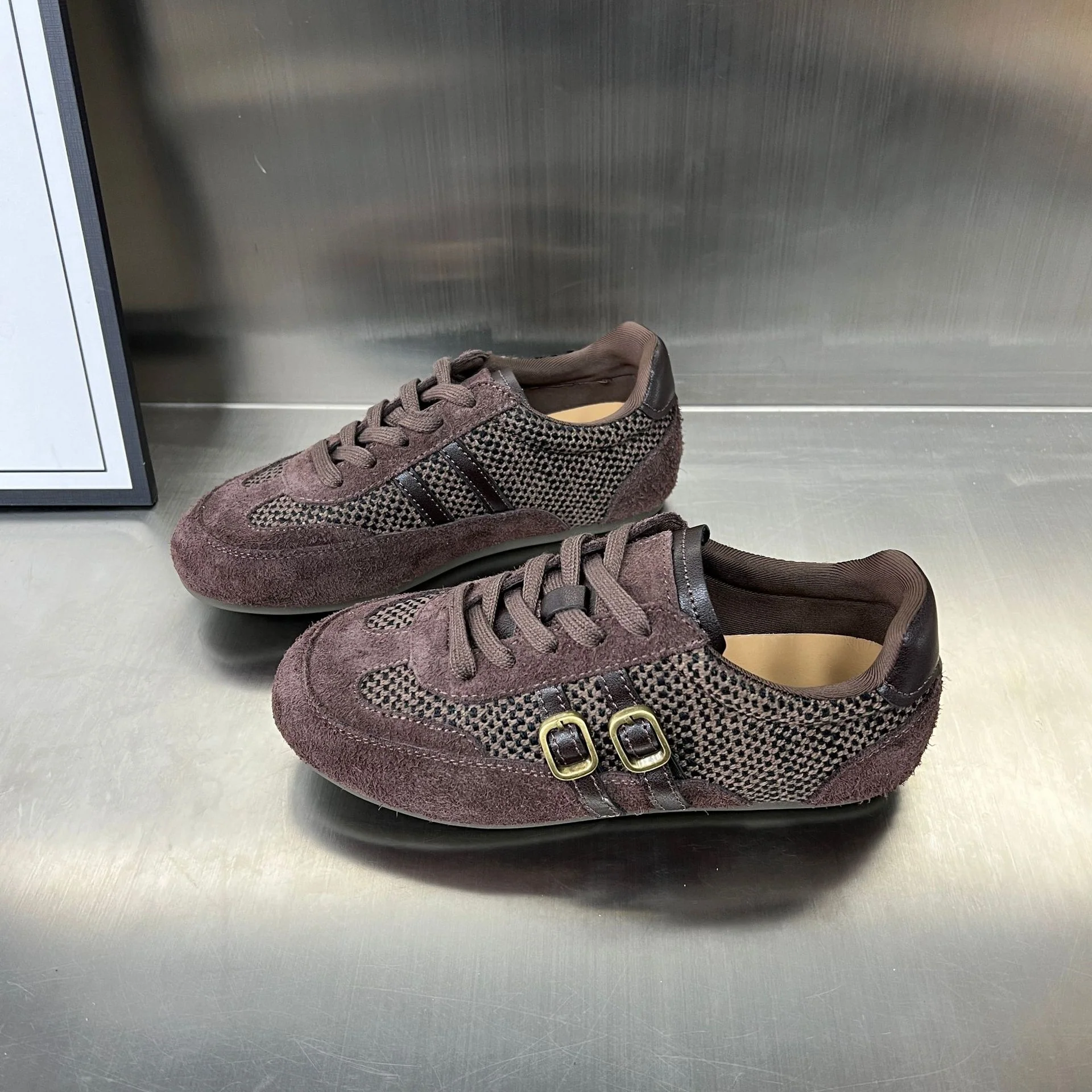 Damen Sportliche Sneakers mit elegantem Geflecht und modischem Schnallenverschluss Heidi Mode - Image 6