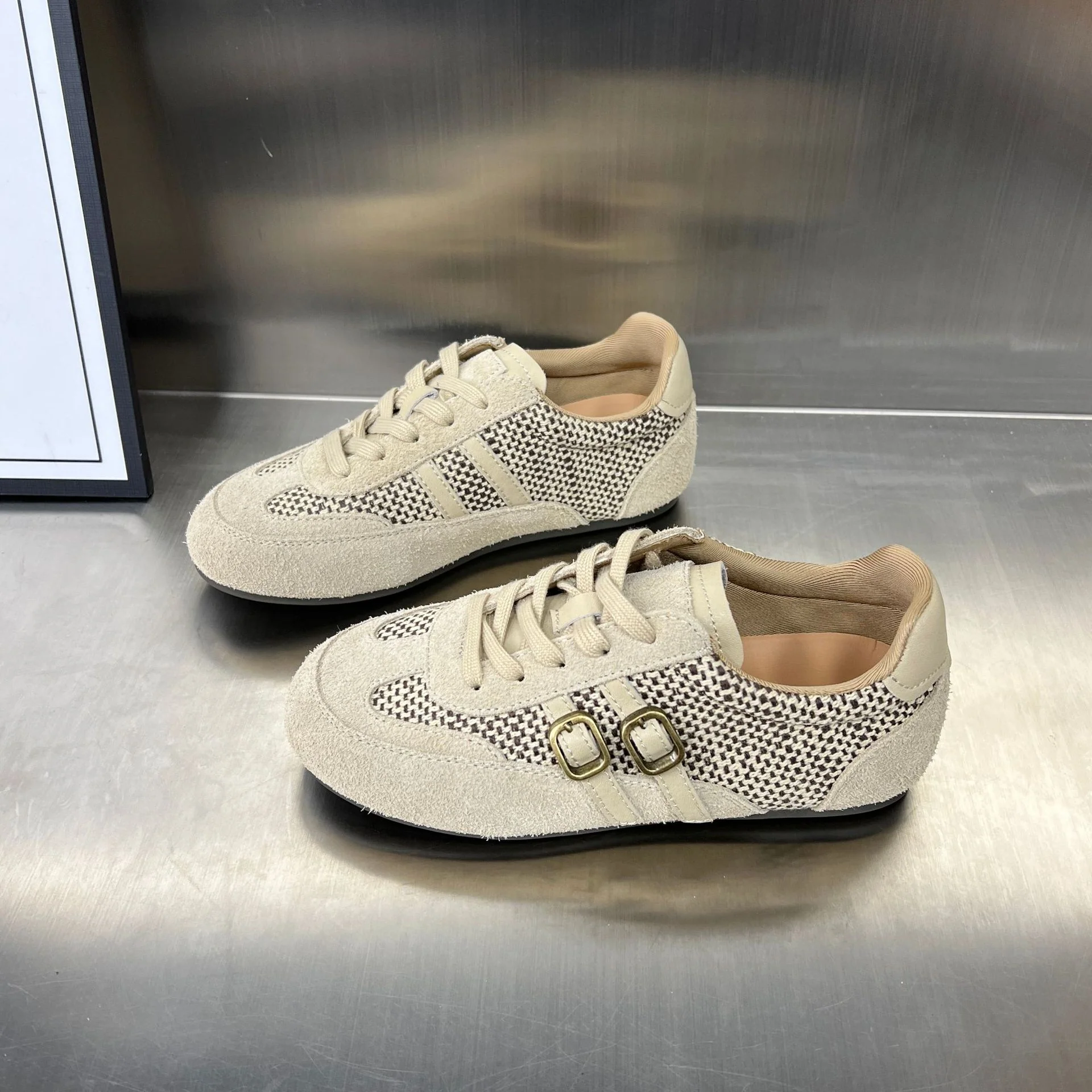 Damen Sportliche Sneakers mit elegantem Geflecht und modischem Schnallenverschluss Heidi Mode - Image 7