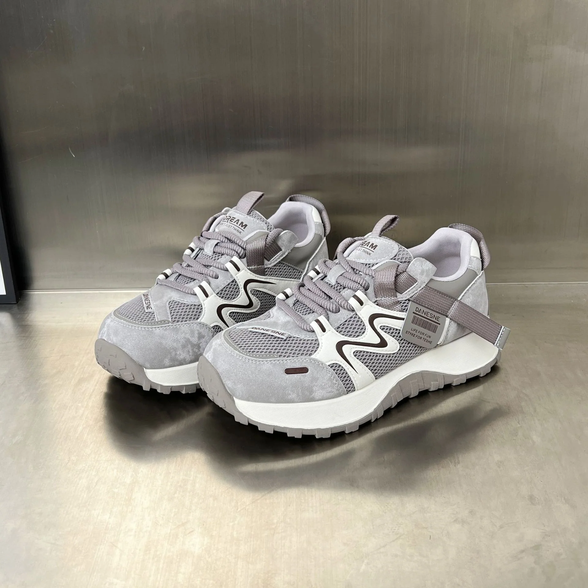 Damen Sportliche Sneakers mit ergonomischer Dämpfungstechnologie und rutschfester Sohle Heidi Mode - Image 2