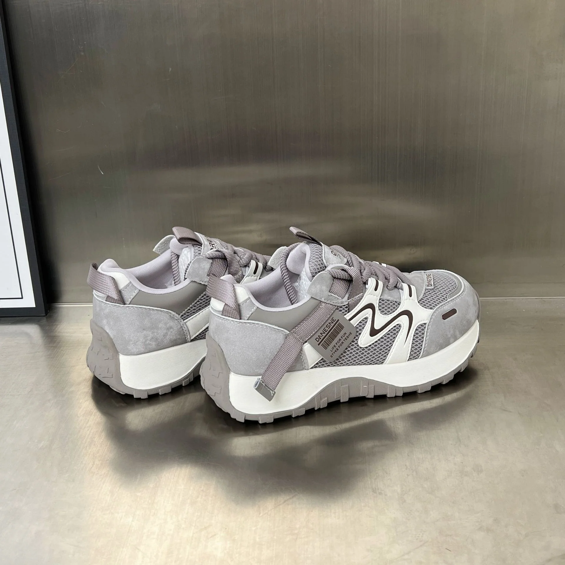 Damen Sportliche Sneakers mit ergonomischer Dämpfungstechnologie und rutschfester Sohle Heidi Mode - Image 4