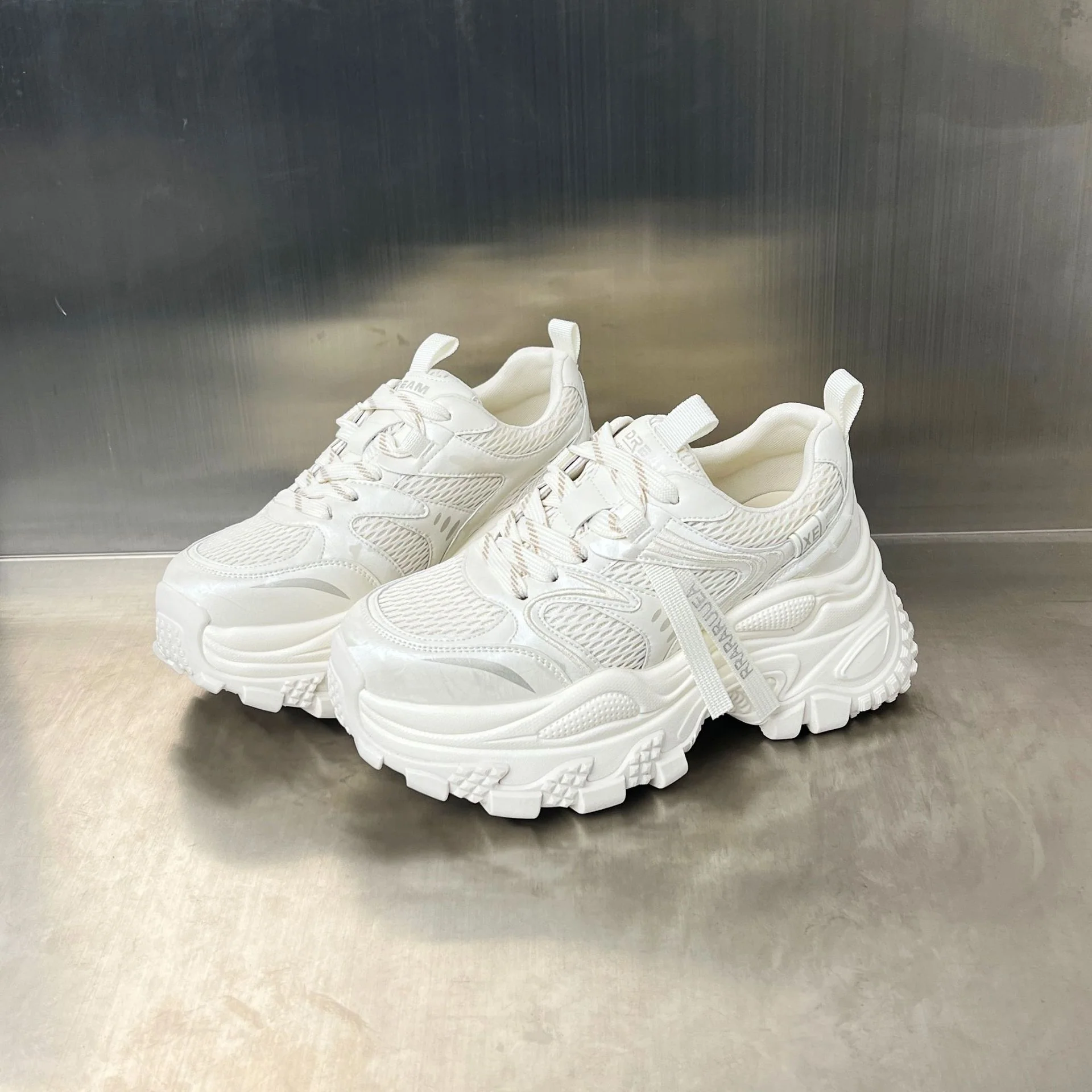 Damen Sportliche Sneakers mit extrem dämpfendem Sohlenprofil und atmungsaktiver Oberflächenstruktur Heidi Mode - Image 6