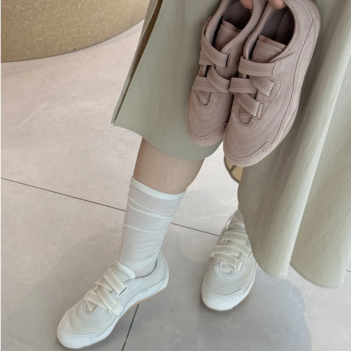 Damen Sportliche Sneakers mit flexiblem Klettverschluss und atmungsaktiver Sohle Heidi Mode - Image 2