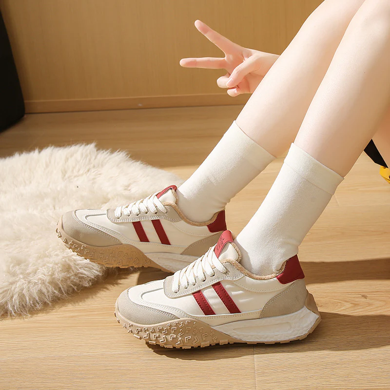 Damen Sportliche Sneakers mit futuristischem Design und kuscheligem Innenfutter Heidi Mode - Image 2