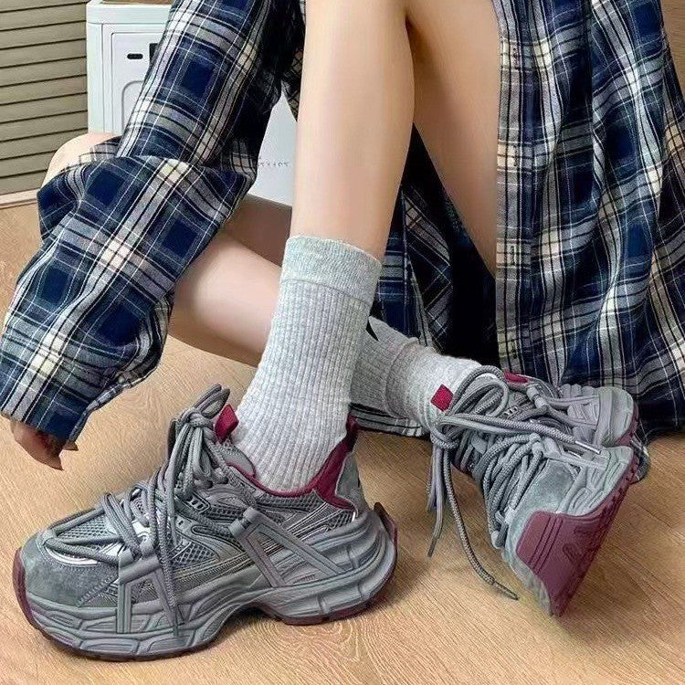 Damen Sportliche Sneakers mit futuristischem Design und stabiler Sohle Heidi Mode