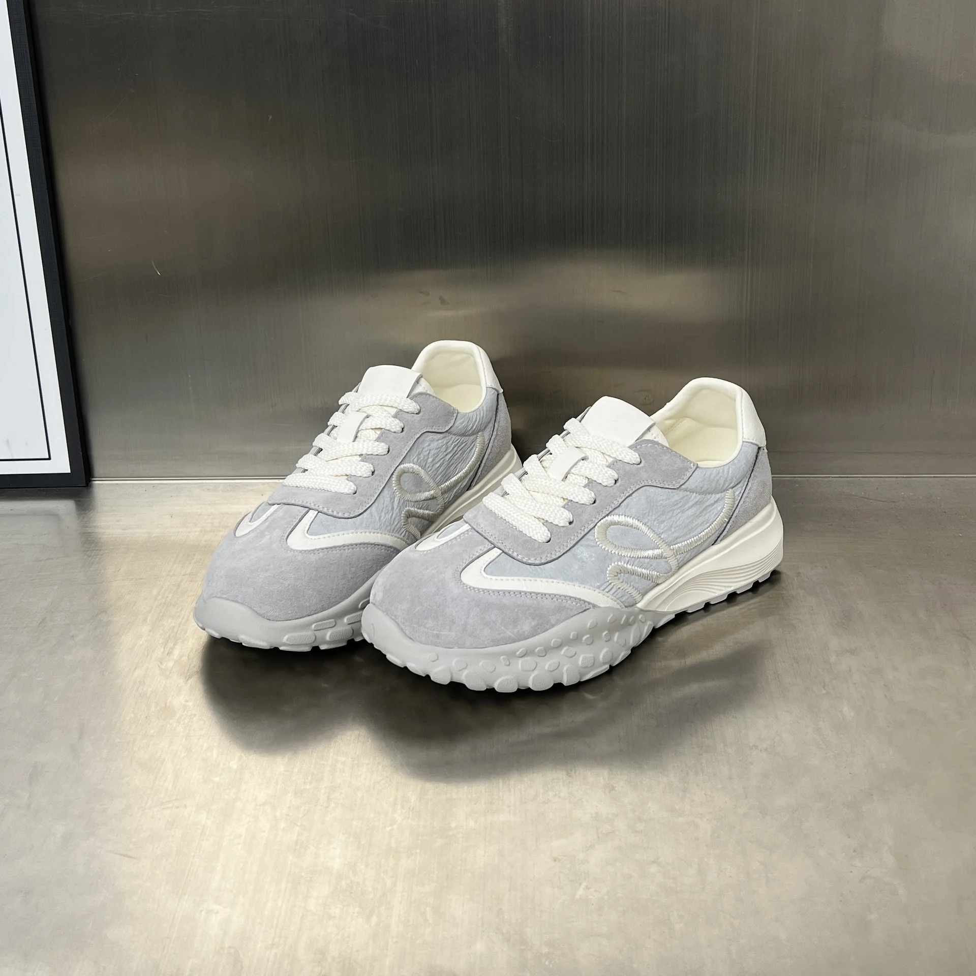 Damen Sportliche Sneakers mit gepolstertem Futter und rutschfester Laufsohle Heidi Mode - Image 7