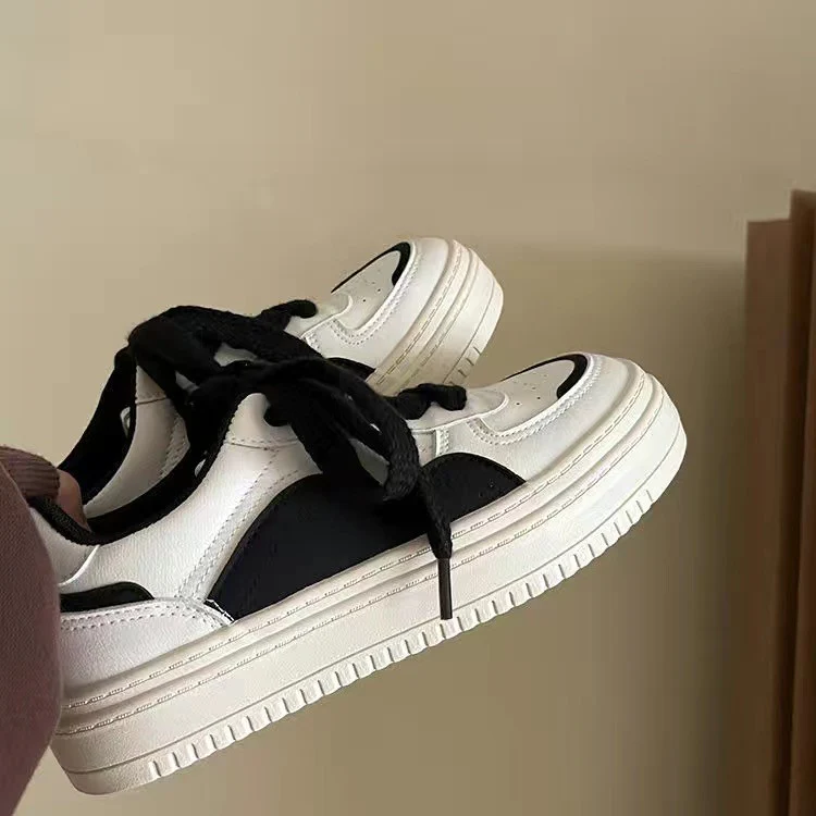 Damen Sportliche Sneakers mit gepolsterter Laufsohle und markantem Design Heidi Mode - Image 3