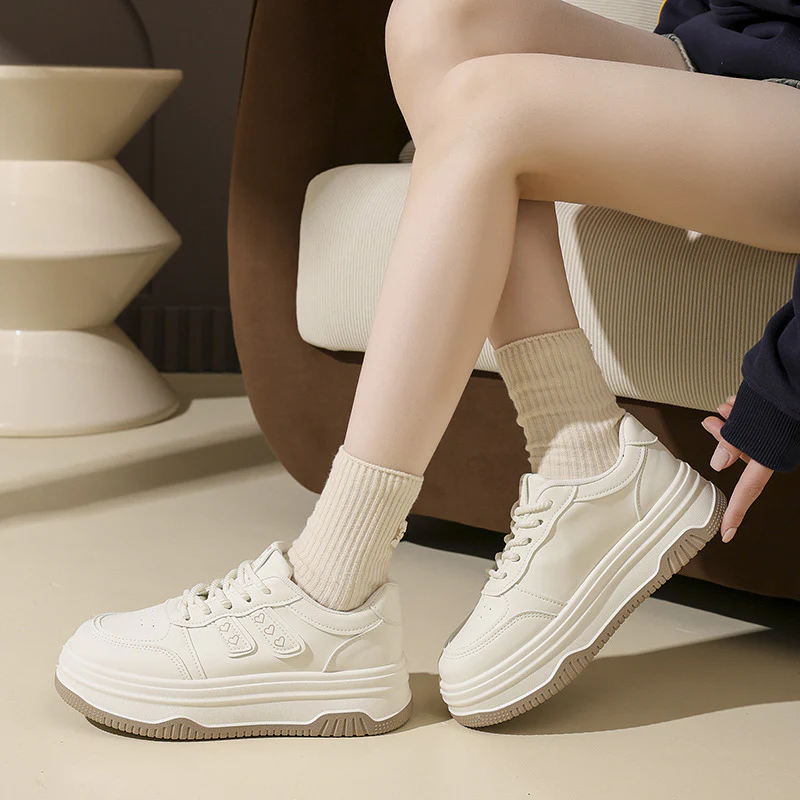 Damen Sportliche Sneakers mit gepolsterter Laufsohle und modischem Design Heidi Mode - Image 4