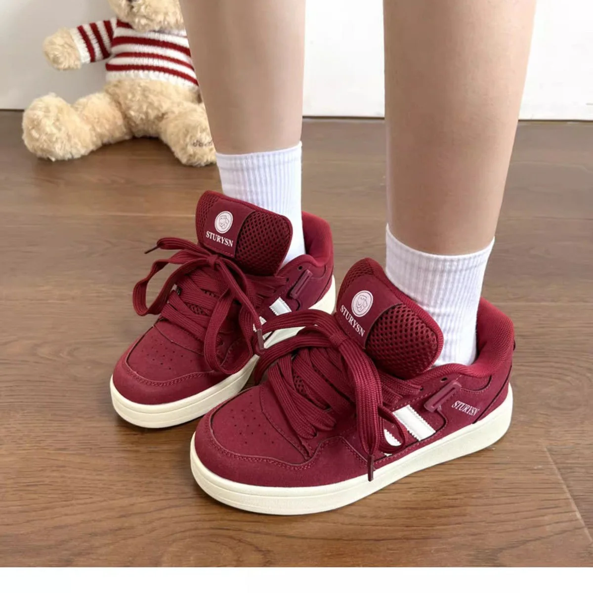 Damen Sportliche Sneakers mit gepolsterter Sohle und stylishem Design Heidi Mode - Image 2