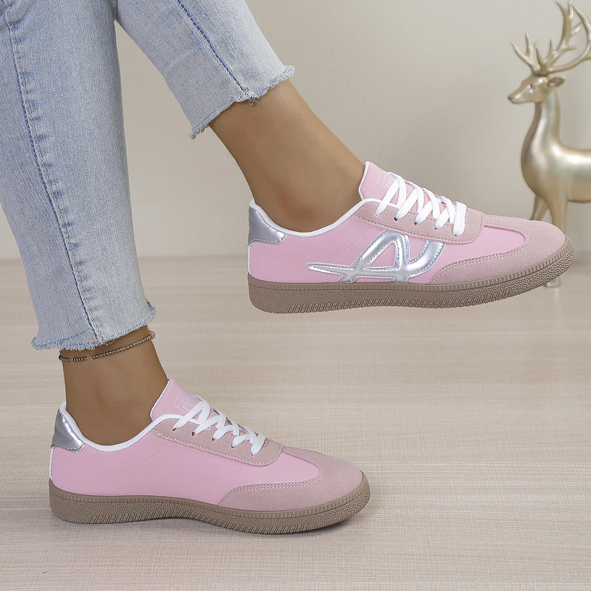 Damen Sportliche Sneakers mit glänzenden Akzenten und innovativer Sohle Heidi Mode