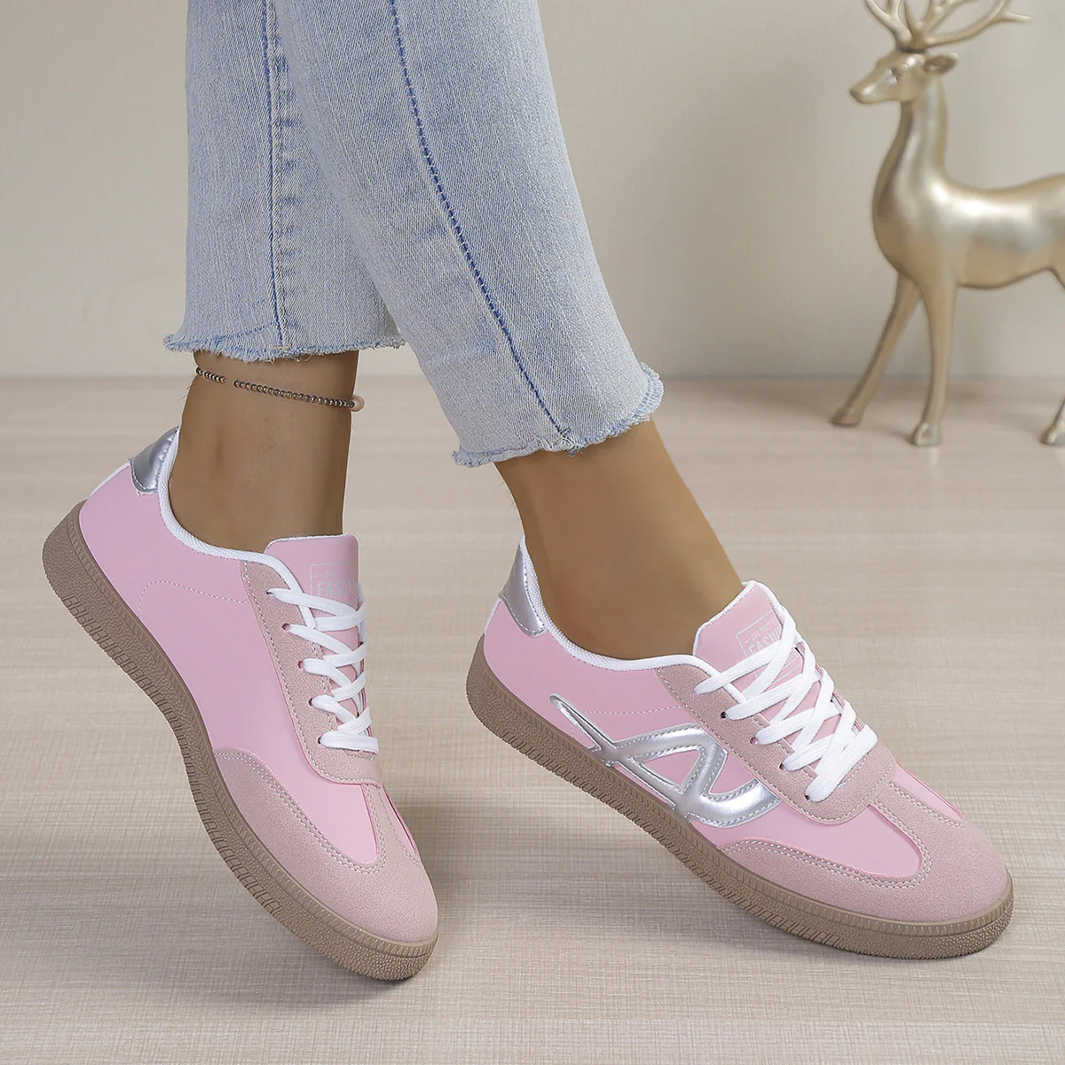 Damen Sportliche Sneakers mit glänzenden Akzenten und innovativer Sohle Heidi Mode - Image 2