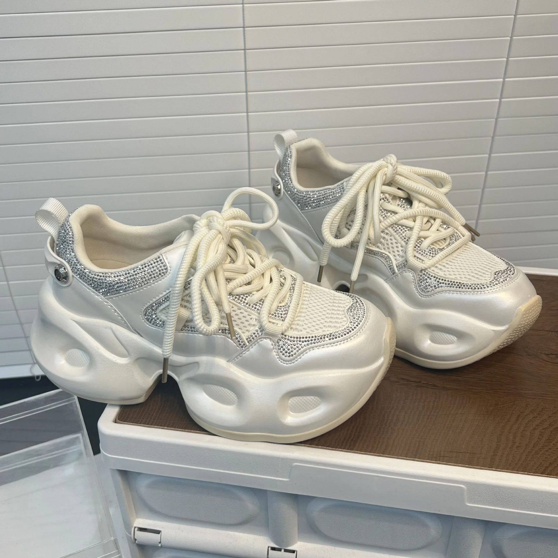 Damen Sportliche Sneakers mit Glitzer-Akzenten und innovativer Dämpfungstechnologie Heidi Mode - Image 4