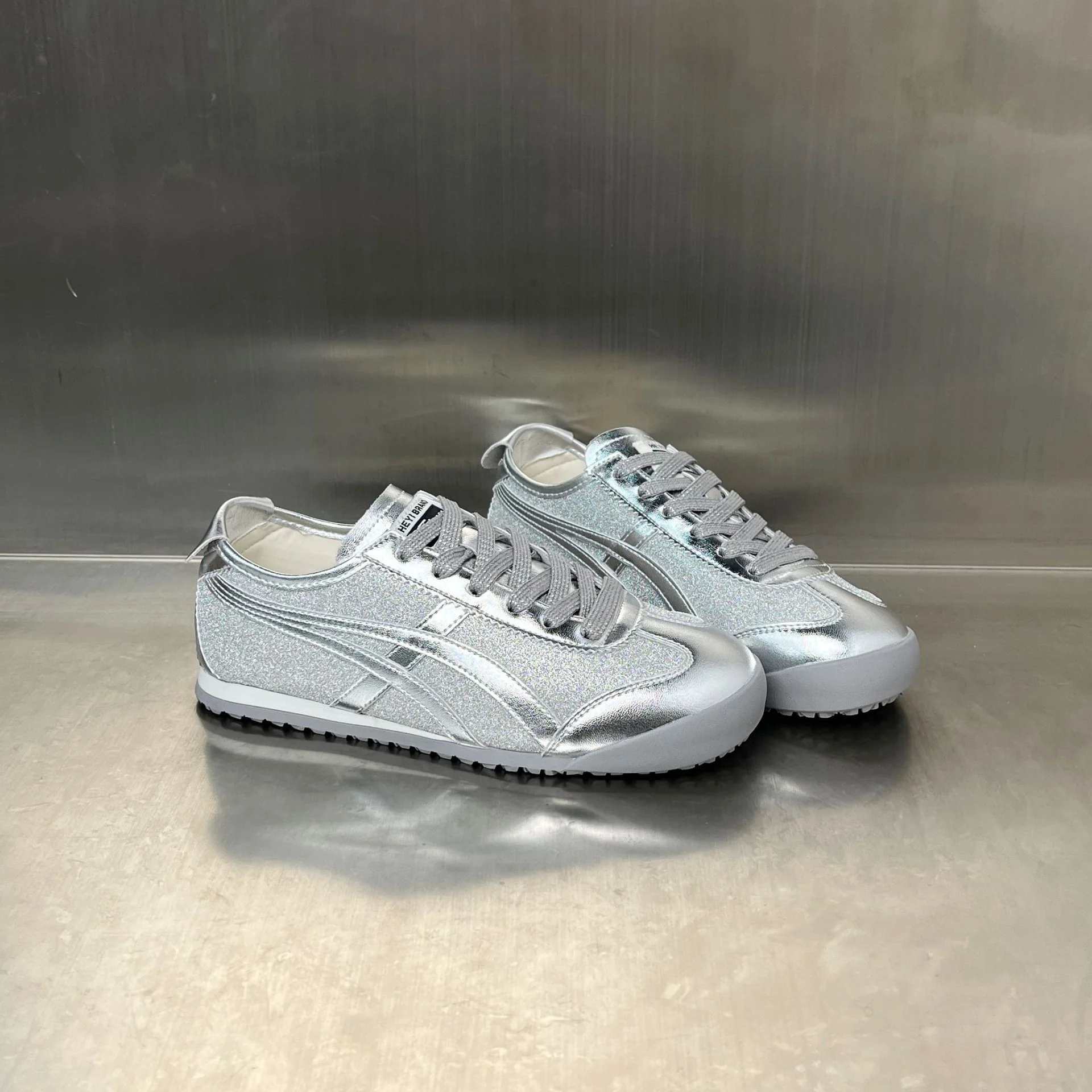 Damen Sportliche Sneakers mit glitzerndem Obermaterial und rutschfester Sohle Heidi Mode - Image 4