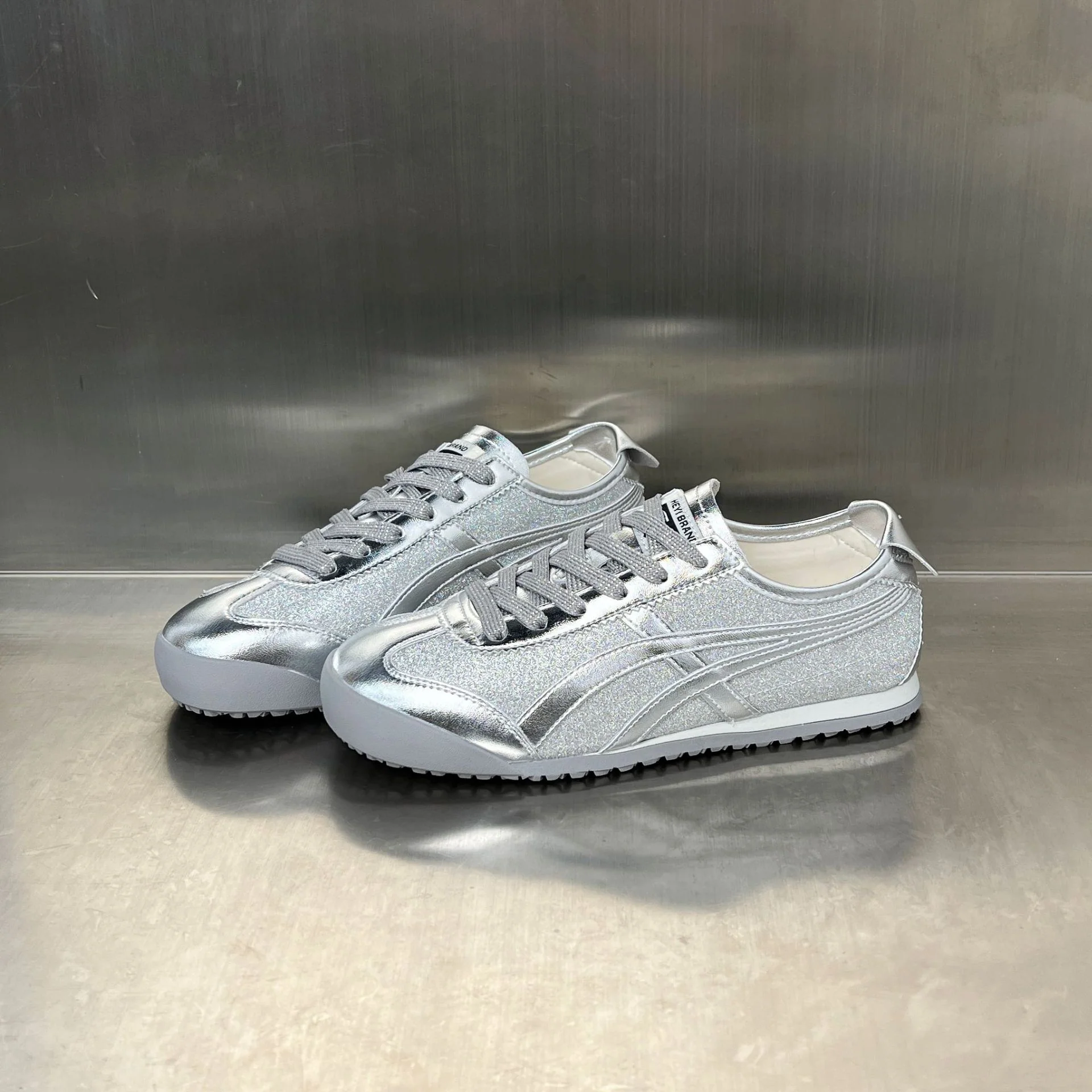 Damen Sportliche Sneakers mit glitzerndem Obermaterial und rutschfester Sohle Heidi Mode - Image 6