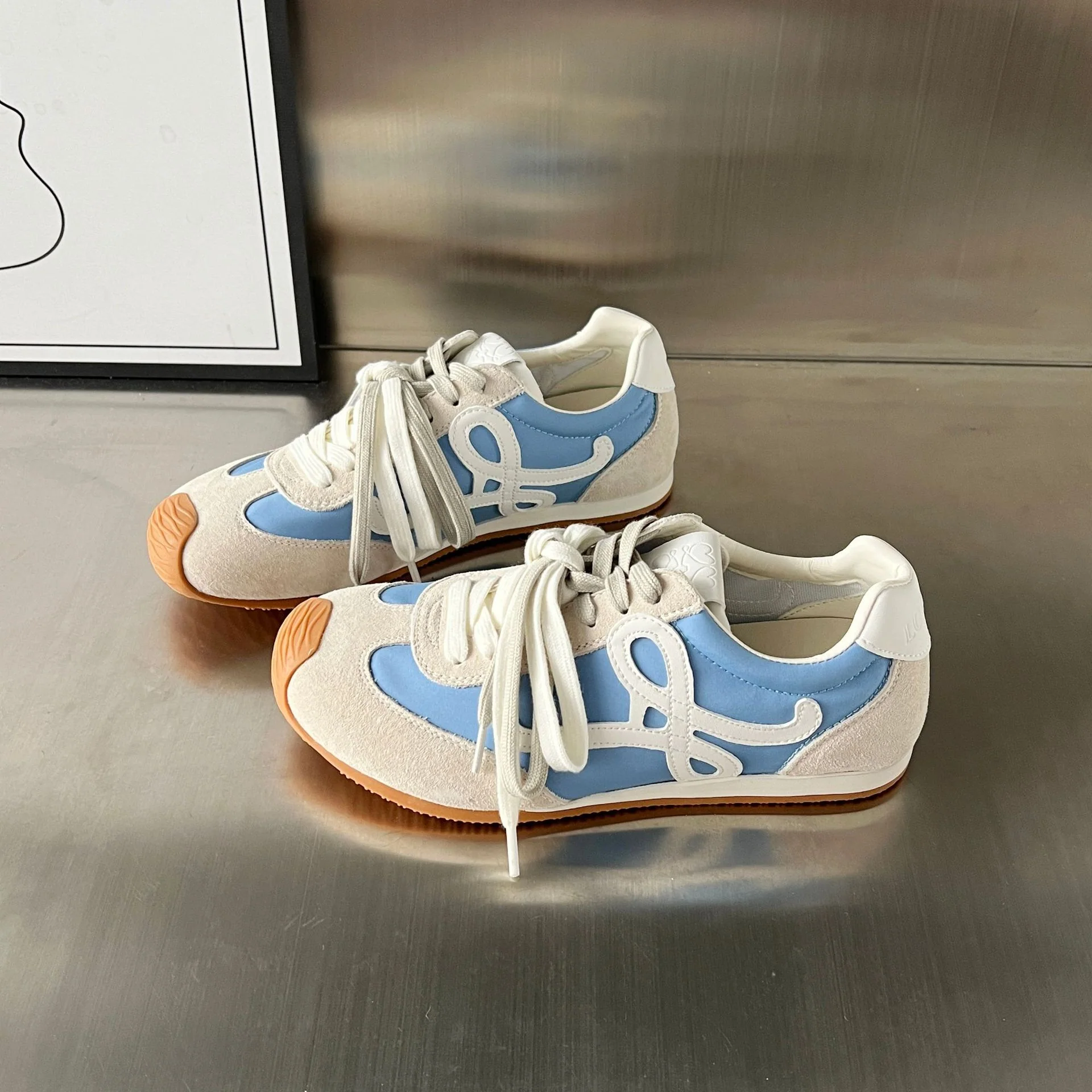 Damen Sportliche Sneakers mit hochwertigem Wildleder und atmungsaktivem Obermaterial Heidi Mode - Image 2