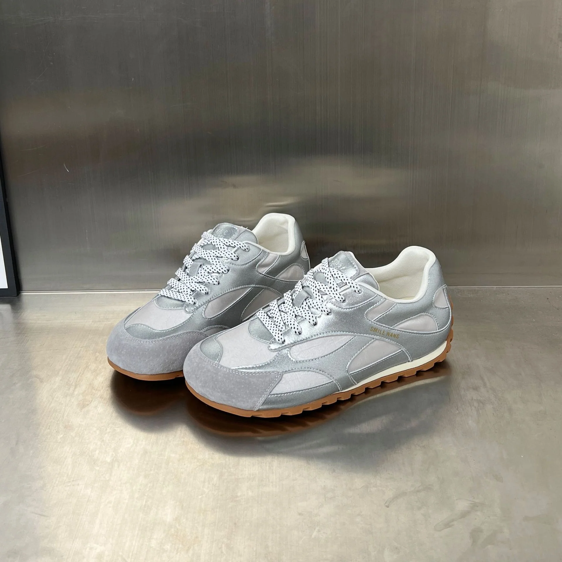 Damen Sportliche Sneakers mit hochwertigem Wildleder und innovativem Dämpfungssystem Heidi Mode