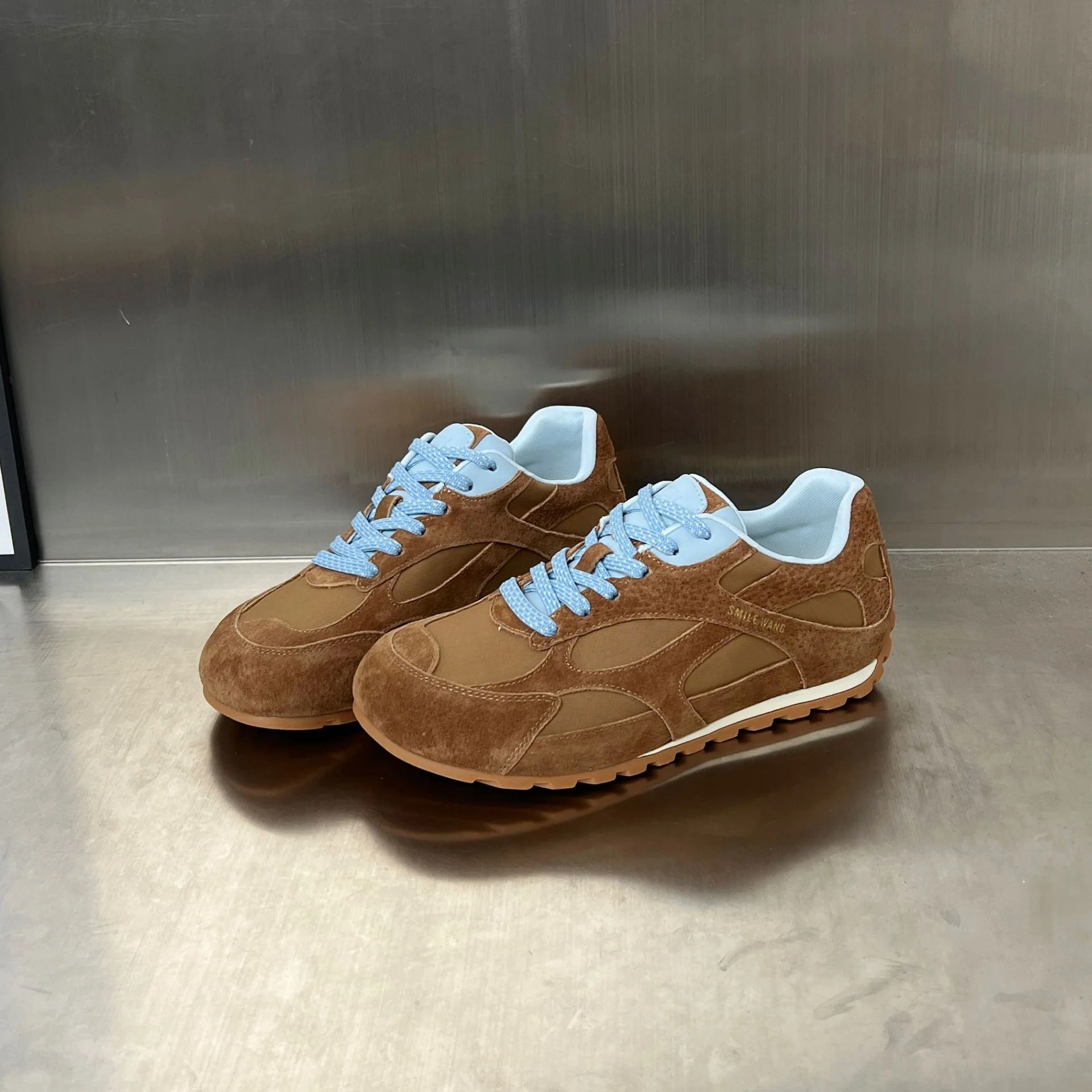 Damen Sportliche Sneakers mit hochwertigem Wildleder und innovativem Dämpfungssystem Heidi Mode - Image 2