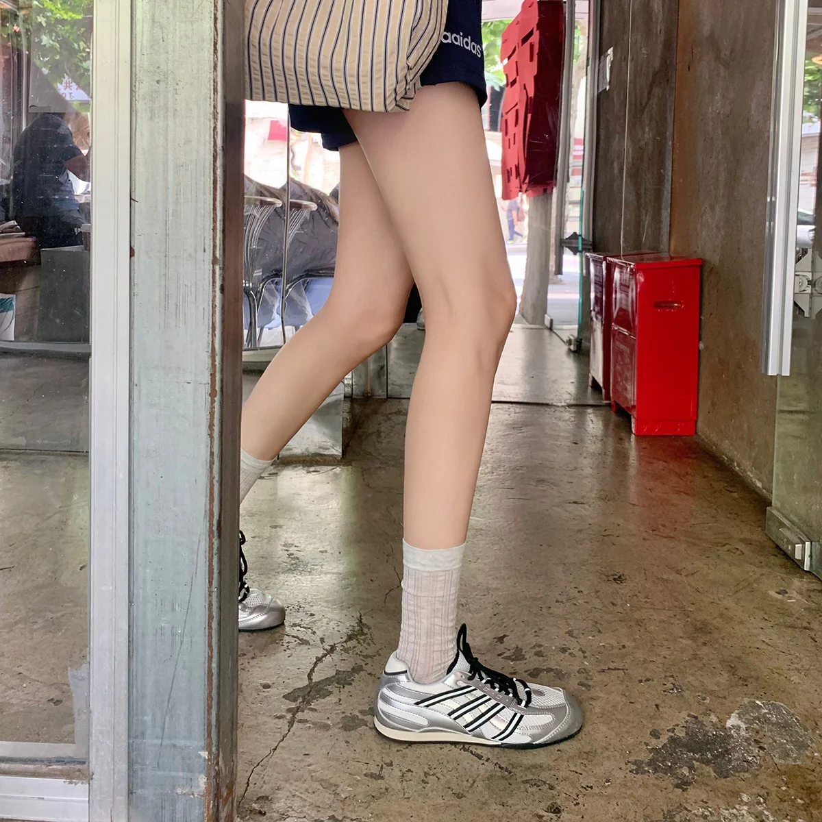 Damen Sportliche Sneakers mit innovativem Dämpfungssystem und atmungsaktiver Mesh-Oberfläche Heidi Mode - Image 4