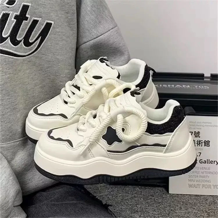 Damen Sportliche Sneakers mit innovativer Designstruktur Heidi Mode - Image 6