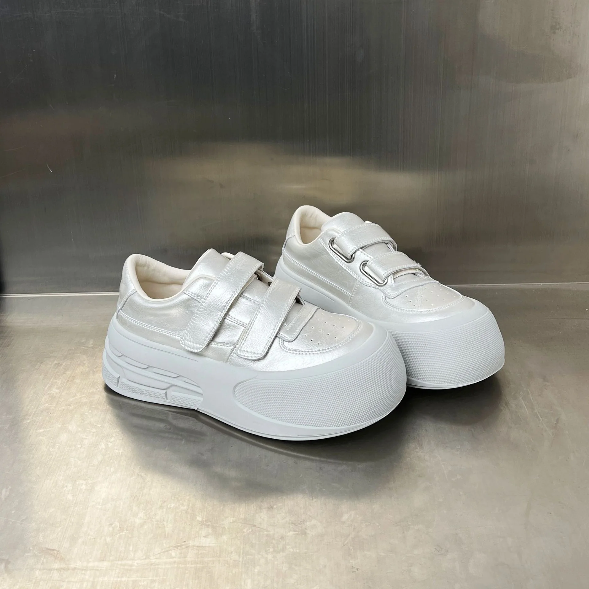 Damen Sportliche Sneakers mit innovativer Klettverschluss-Technologie und dämpfendem Fußbett Heidi Mode - Image 4