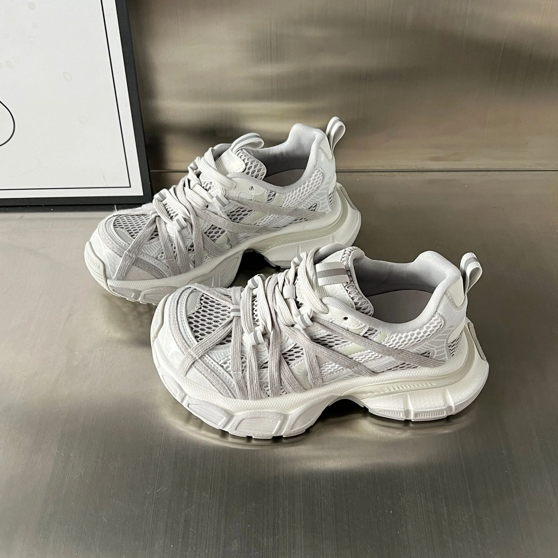 Damen Sportliche Sneakers mit innovativer Schnürung und atmungsaktiver Mesh-Oberfläche Heidi Mode - Image 6