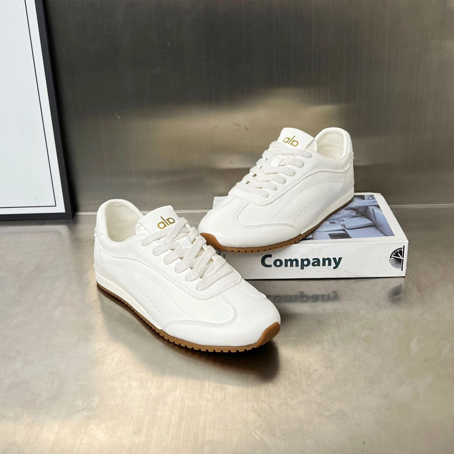 Damen Sportliche Sneakers mit klassischem Design und atmungsaktiver Struktur Heidi Mode - Image 2