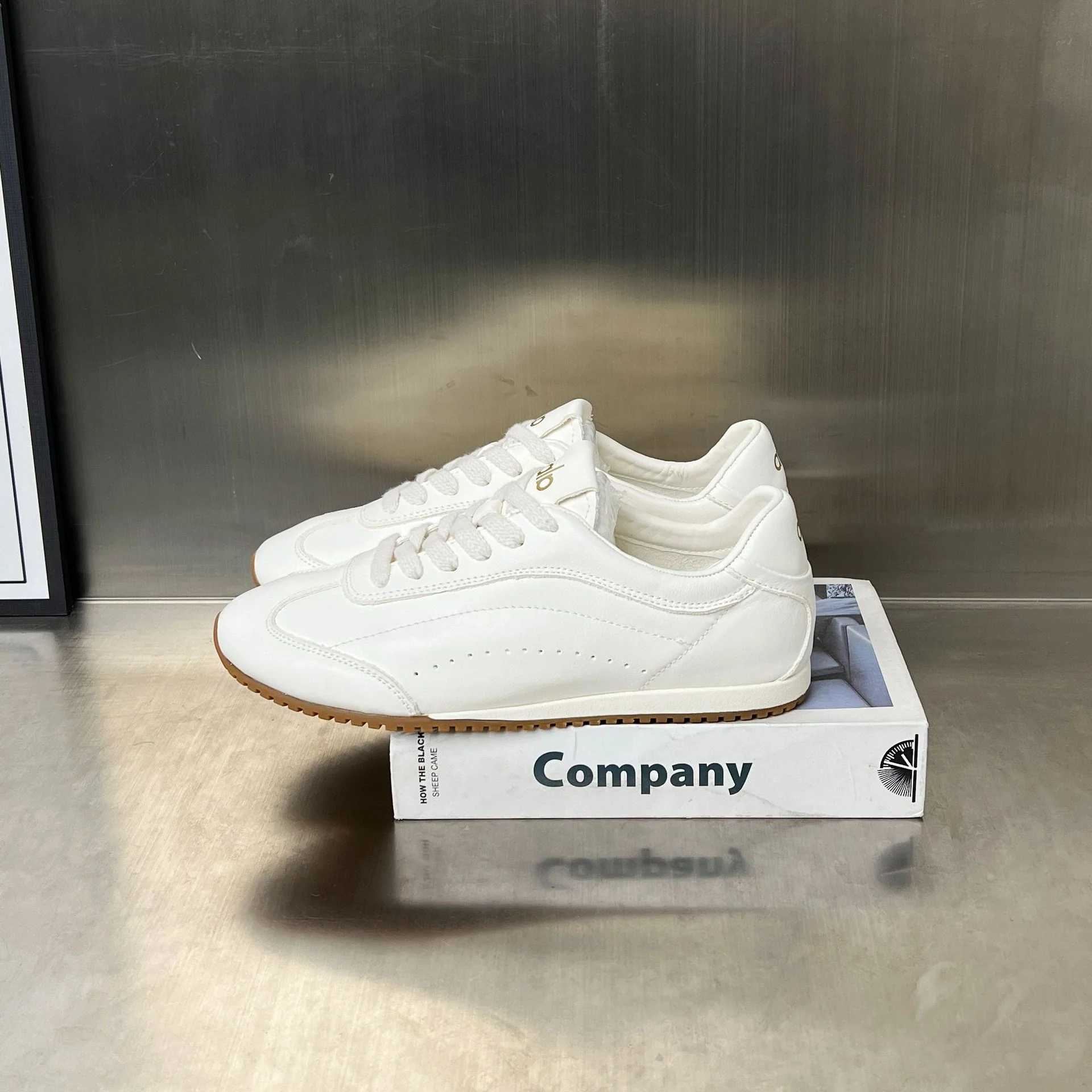 Damen Sportliche Sneakers mit klassischem Design und atmungsaktiver Struktur Heidi Mode - Image 4