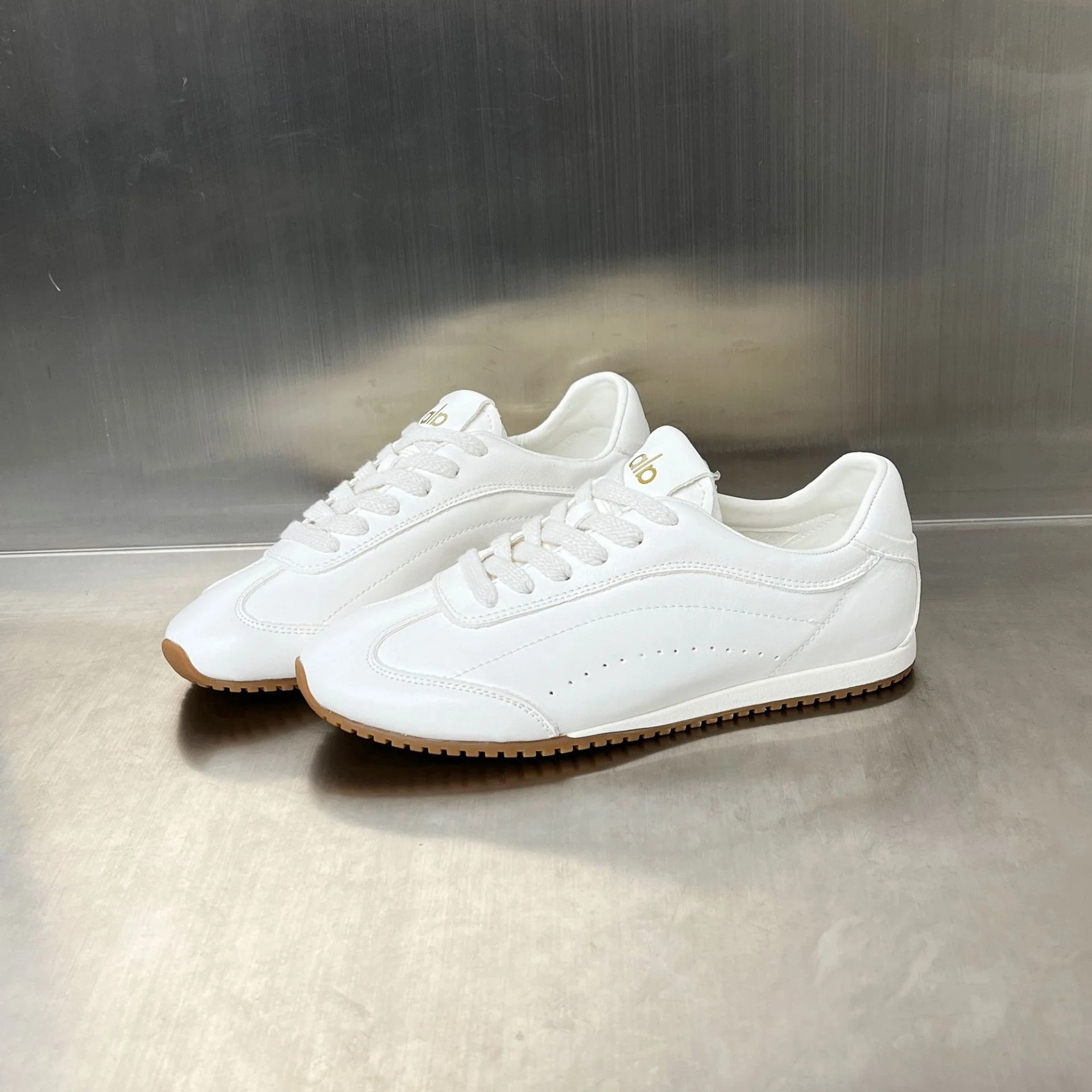 Damen Sportliche Sneakers mit klassischem Design und atmungsaktiver Struktur Heidi Mode - Image 6